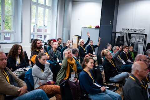 Pitch der Sessions durch die Teilnehmenden beim KlimaBarCamp im Jahr 2023